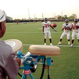 FOOTBALL PASSING MACHINE #125